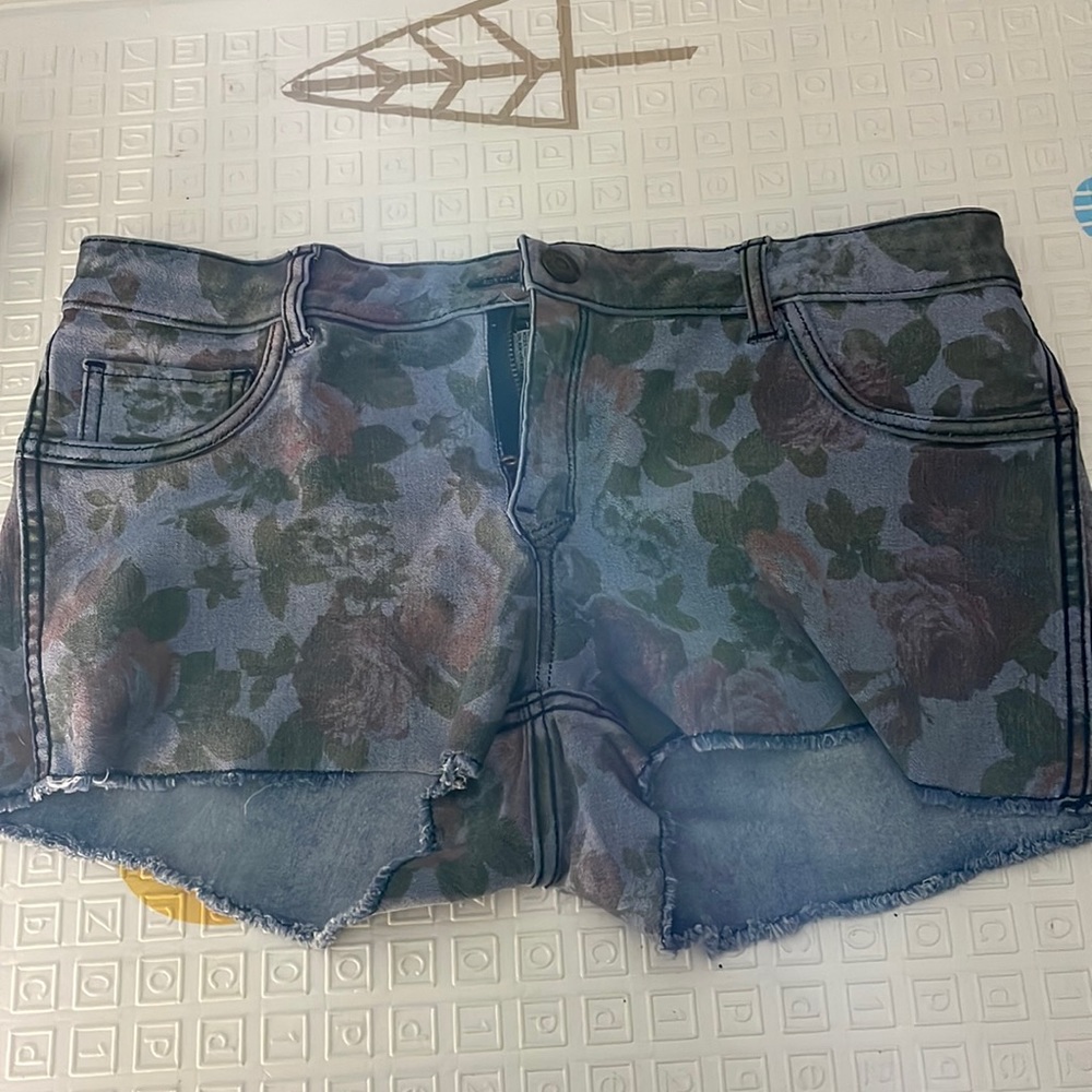 Reversible stretchy daisy dukes
